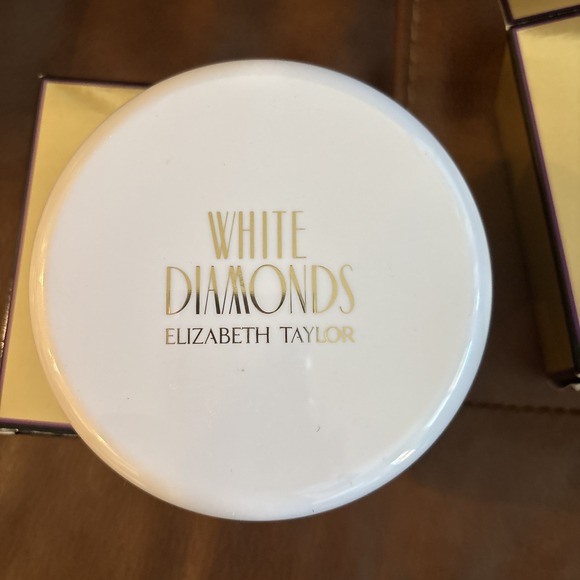 (2) WHITE DIAMONDS Elizabeth Taylor, 2.6 oz Perfumed Body Powder Women NEW - Picture 5 of 6